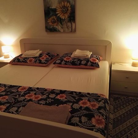 Mara Apartment Pula Bagian luar foto