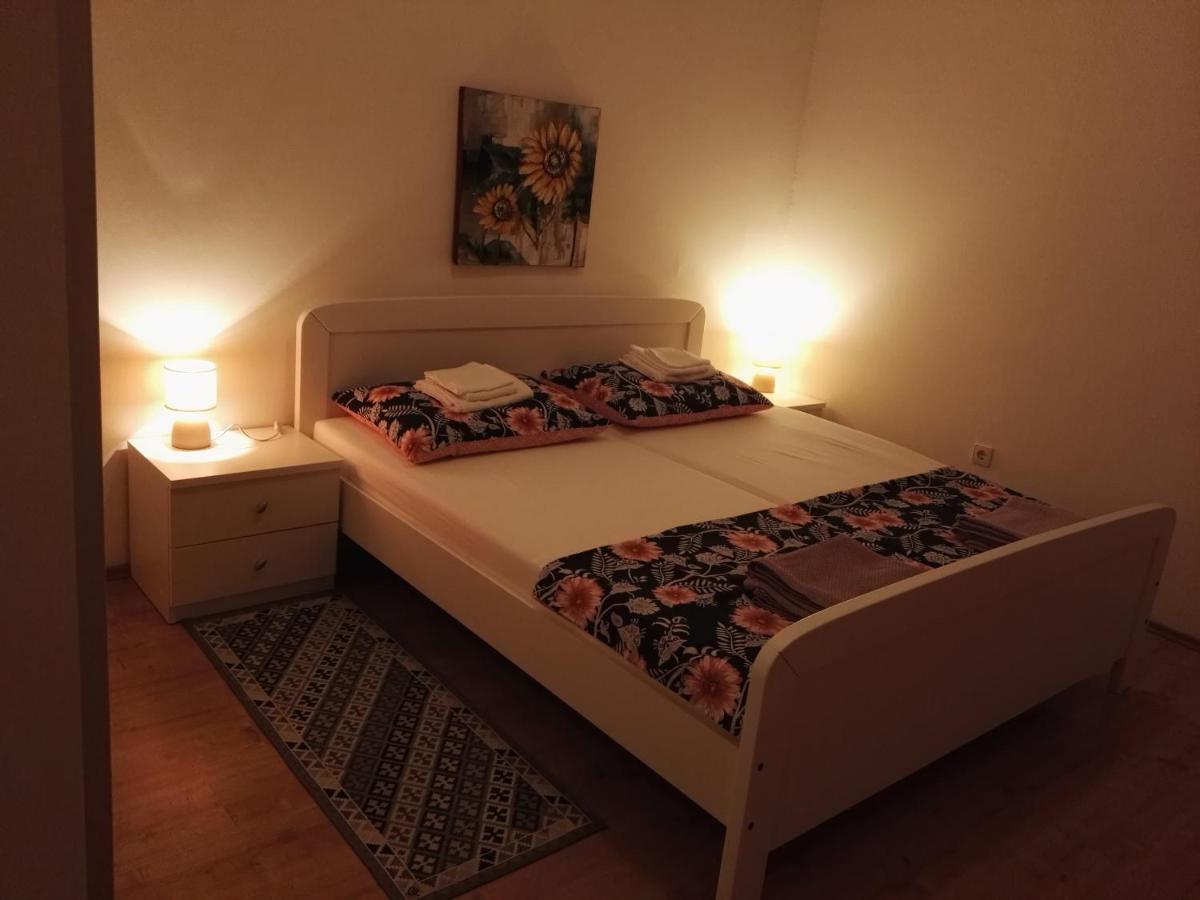 Mara Apartment Pula Bagian luar foto