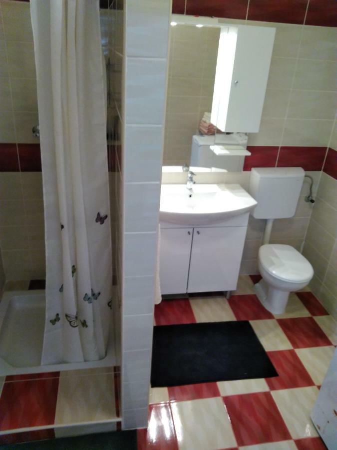 Mara Apartment Pula Bagian luar foto