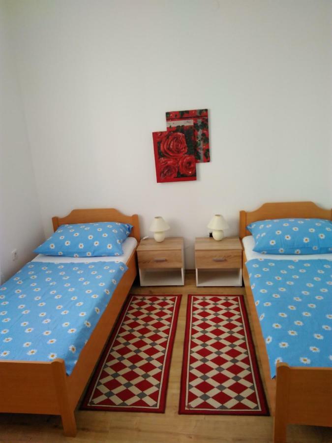Mara Apartment Pula Bagian luar foto