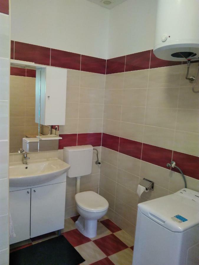 Mara Apartment Pula Bagian luar foto