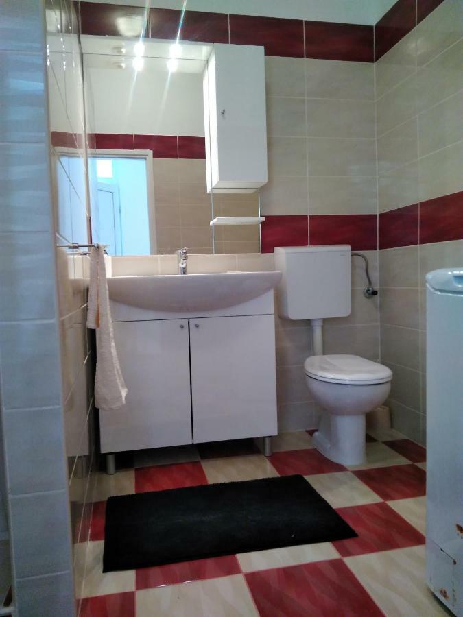 Mara Apartment Pula Bagian luar foto
