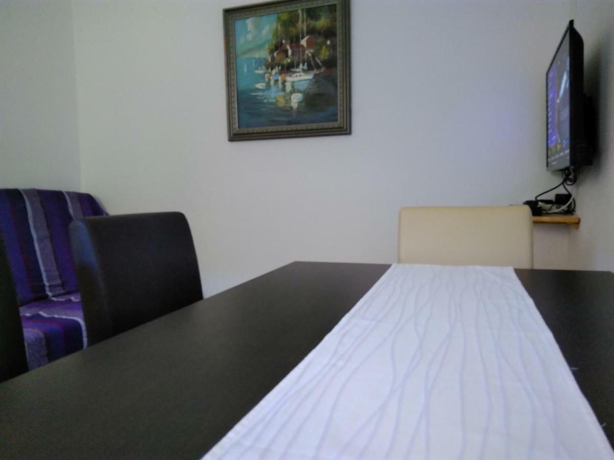 Mara Apartment Pula Bagian luar foto