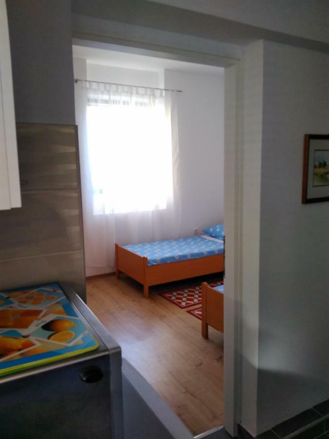Mara Apartment Pula Bagian luar foto